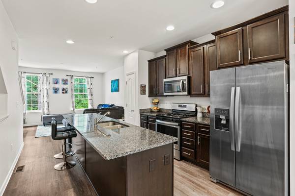 2 BR/2 Full BA & 2 Half BA Townhome in Severn! 1