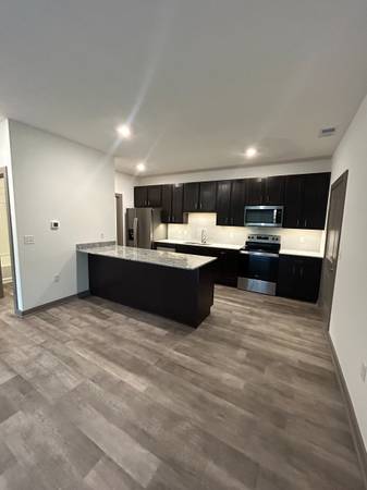 $1,659 / 1br - 812ft2 - Pool, Gym, AND Pet Friendly- Yes, It's Real!64020840903809121