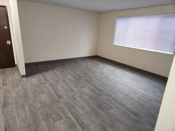 $1,499 / 2br - 880ft2 - Ground Floor 2BR! Reduced Rent and Pet Friendly Too! Tour Now! (Gateway)63977276719619123