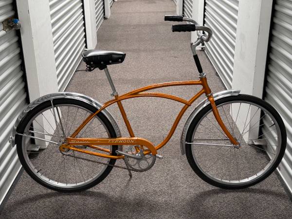 Schwinn Typhoon 1967 24" Boys Beach cruiser Bicycle 1