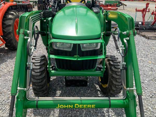 John Deere 3038e - 4x4 con cargador y retroexcavadora - $31,900 (Vincent)63440320109187122