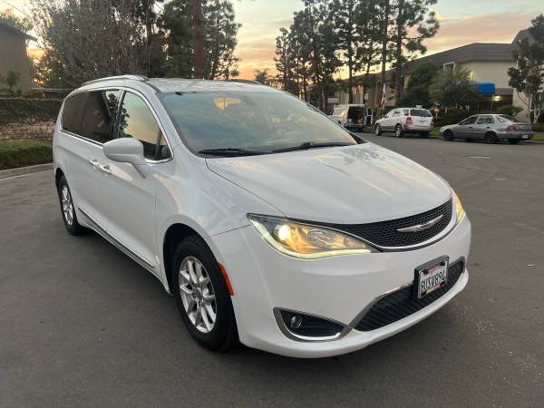 2020 Chrysler Pacifica Touring L – Clean Title – Private Party – Priced to 1