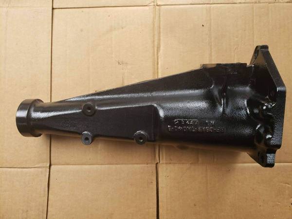 Ford Galaxie toploader 4 speed transmission tailhousing 1