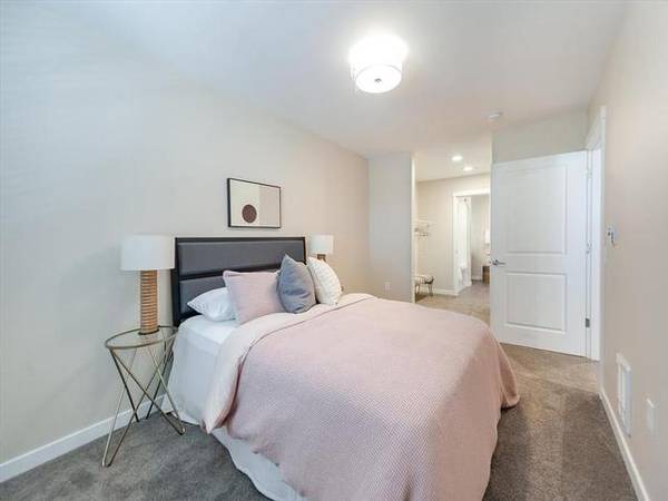 $2,029 / 2br - 1180ft2 - FREE Parking, Fitness center, & Pet Wash at 192nd West Lofts! (Fisher's Landing)63831772270465124