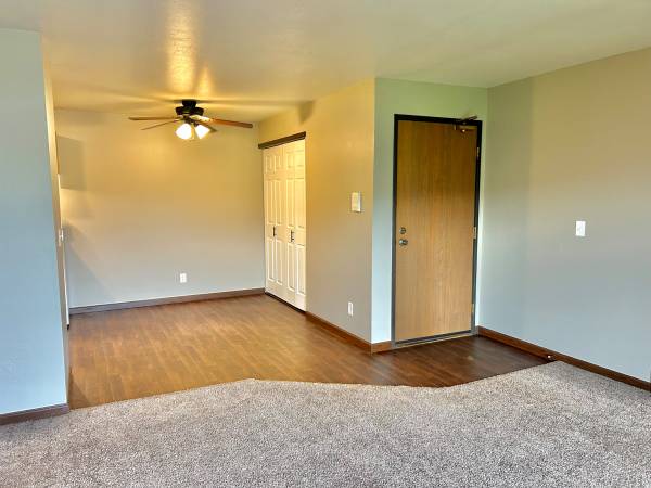 $1,115 / 2br - ***NUEVO en el mercado -- Calefacción y agua INCLUIDAS*** (Appleton)63845966147715124