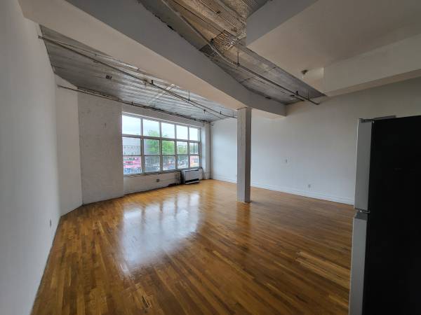 _____ALL___OPEN___"HUGE"___NEW____"LOFT"___WALL  WITH  WINDOWS_ 1
