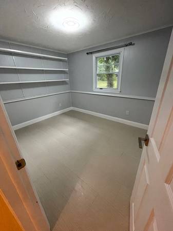 $1,325 Renovated modern house w/ water view & close to Darien train station (Darien)63945632858882123