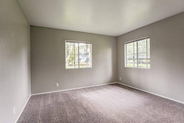 $2,799 / 2br - 900ft2 - 2 BD, Terrenos Inspirados en Parques, Estacionamiento Cubierto Disponible (440 E H St, Chula Vista, CA)63841344489603123