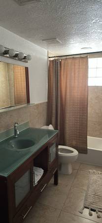 $400 / 2br - 400ft2 - Habitación con entrada independiente (Miami Beach - Bay Harbor Islands)64001846856961123