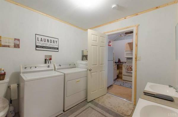 $950 / 1br - 890ft2 - Hard to find, new construction in the city under 120K on a corner lot! (Lynchburg)63851967497089124