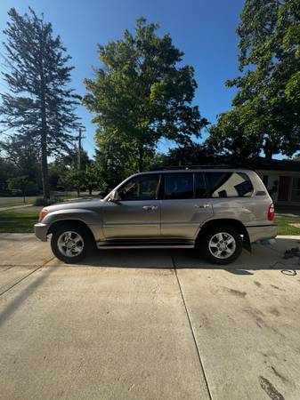 2003 Toyota Land Cruiser - $11,500 (Glenview, IL)63618919866113124
