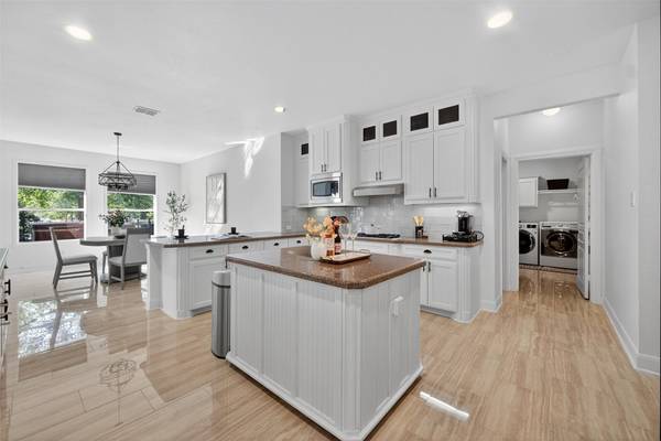 $769,000 / 4br - 3711ft2 - +++**FORMER MODEL HOME w/timeless craftsmanship in Frisco*4Beds*3Baths (Frisco, Texas)63796304253825121