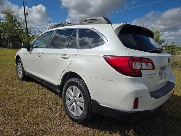 2017 Subaru Outback Premium AWD - $11,00063439654817793122