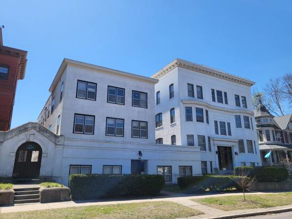 $1,290 / 2br - 725ft2 - 586 Holly Ave // OCTOBER // Hardwood Floors (St Paul -- Crocus/Ramsey Hill/Mitchell Hamline)64003959247233120