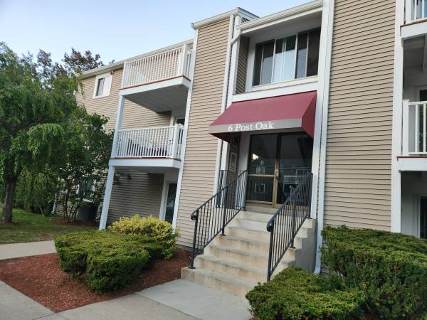 $425,000 / 2br - 925ft2 - Listo para mudarse 2BR/2BA Piso superior Condo con balcón Vistas arboladas Piscina y tenis (Natick)63856338497539121