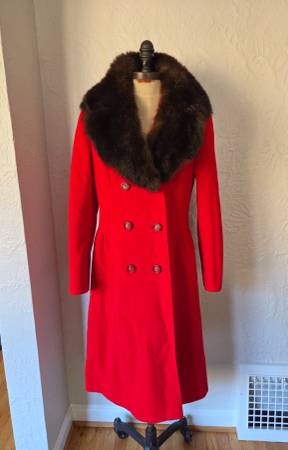 Fire Engine Red 100% wool overcoat with real fur collar size S 1