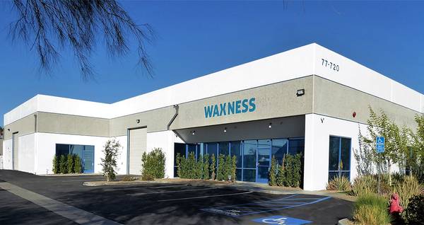Assistent orders fulfillment beauty products warehouse 1
