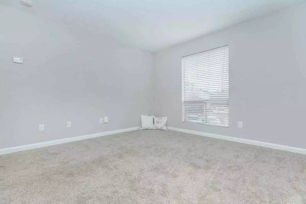 $1,200 / 2br - 813ft2 - Beautiful 2 Bed / 1 Bath Layout, Tons of Light. Call for a Tour! (Houston)63906679174402122