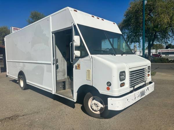 2008 Ford E450 Step Van - Photo 9