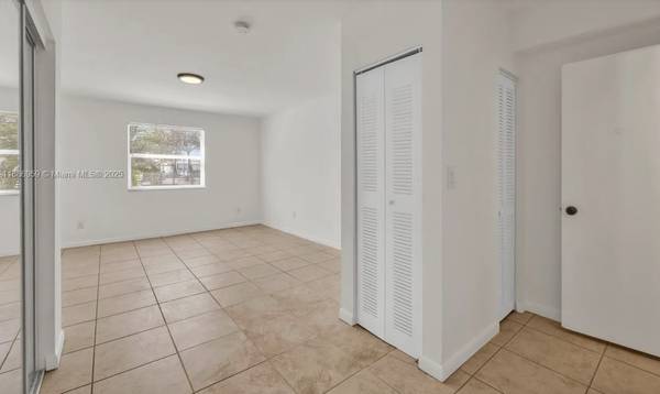 $1,500 $1500/month spacious studio close to the Design District, Miami Shores (Miami Shores)64002012166785120