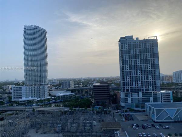 $2,900 / 1br - 736ft2 - Stylish 1 Bedroom Condo in Brickell with City and River Views (Brickell, Miami)64051007016705120