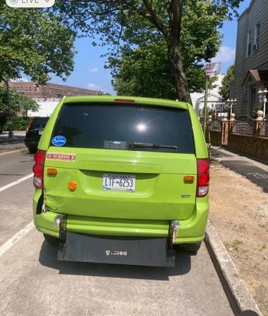 2013 Dodge Caravan SE accesible para sillas de ruedas con entrada trasera - $6,000 (EAST ELMHURST)63654722746499123
