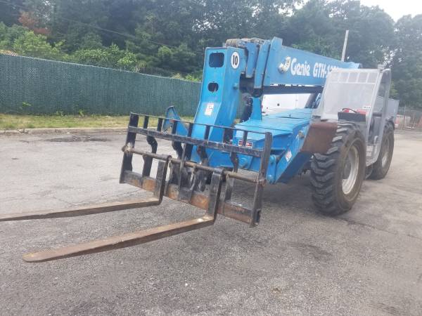 2012 Genie GHT1056 1