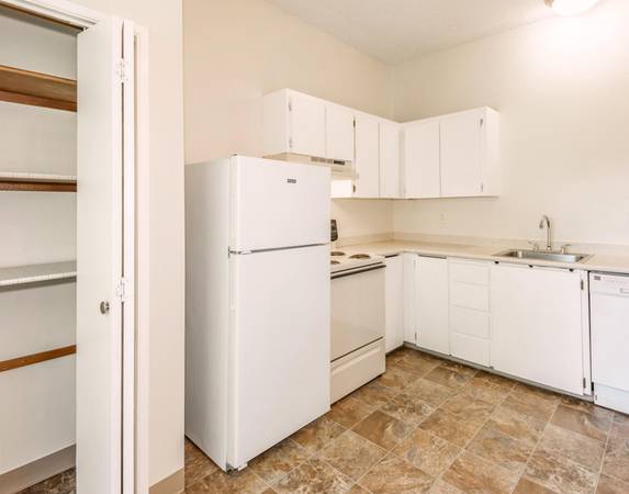 $1,099 / 1br - Small, Quiet Community, Bay Windows | 1 Bed 1 Bath + Extra Storage (Goose Hollow on 14th)63956353200387121