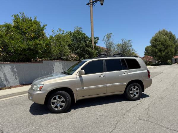 2006 Toyota Highlander Clean title Passed Smog 3rd Row Seats! - $4,950 (Orange County)63435874288259121