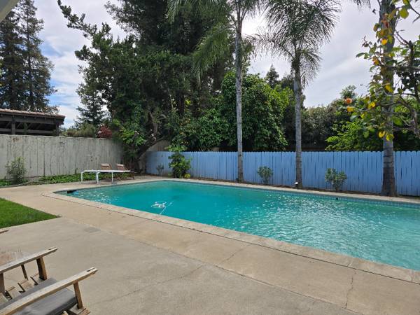 $2950.00 / 3br - Private Executive Home with Pool in Great Neighborhood63970305408898123