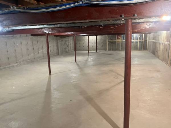$995 / 2000ft2 - COLD STORAGE........................ Available Now ! (SHELTON)64010332408194122