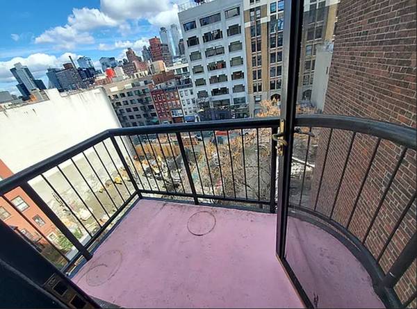$6,845 / 3br - NO FEE_SPACIOUS 3 BR 2 BATHS_ROOF_GYM_LAUNDRY ROOM_WEST 46 ST (Midtown West)63788856852355124