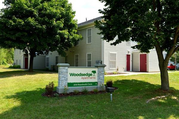 $1,499 / 3br - 1040ft2 - Dormitorios Amplios y Lavandería Privada (Eau Claire)63845958940289120