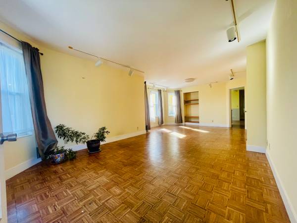 $2,750 / 2br - Apartamento de 2 habitaciones cerca de Tufts y Davis Sq – $2750/mes Disponible: 1 de octubre (somerville)63845965600897123
