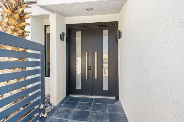 $1,900 / 2br - 2898ft2 - Immaculate home, inside and out. Manicured landscaping. Stunning Int (Rancho Mirage)63686264769027122