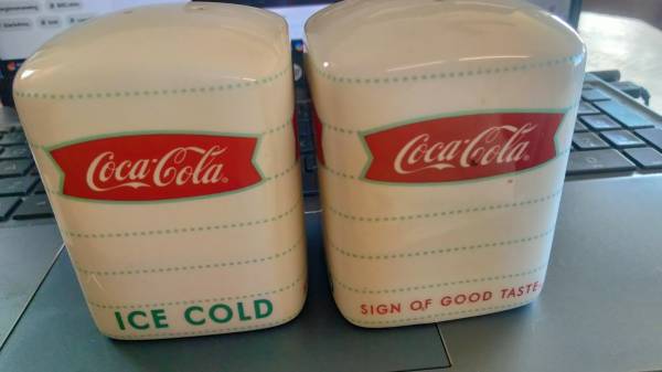 🌟 Coca-Cola Fishtail Logo Salt & Pepper Set – Iconic & Rare! 🌟 1