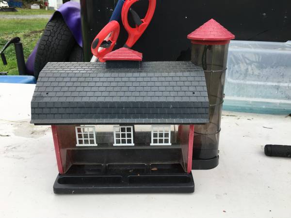 Red Barn-Style Bird Feeder - $20 (Snohomish)63471361200771121