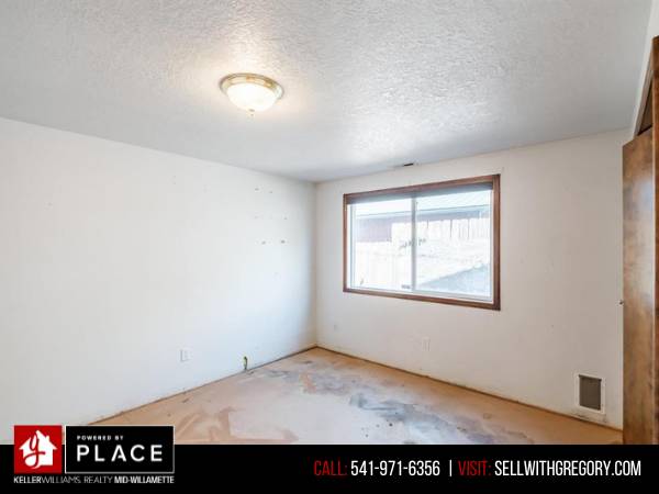 $285,000 / 3br - 1160ft2 - Charming 3BD/2BA with Big Backyard & Coop! (Sweet Home, OR)63624669027969123