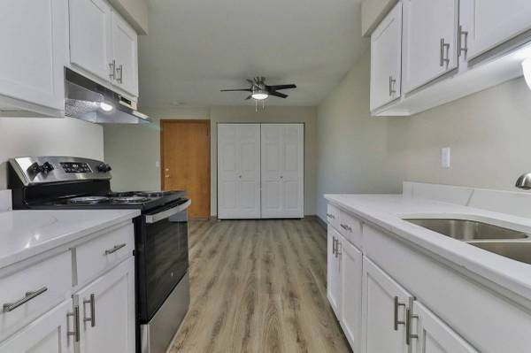 $1,144 / 2br - Welcome to Maplecrest Apartments! (Appleton)63845968342017122