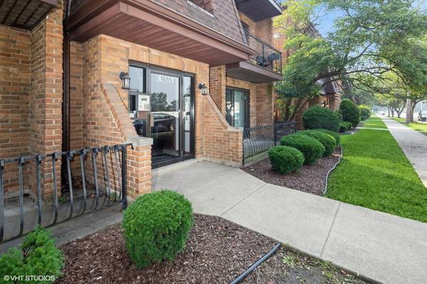$75,500 / 2br - Price Reduction for a 2 Bd / 1 Ba Condo! A New Home for the Holidays! (Calumet City)64173448048258121