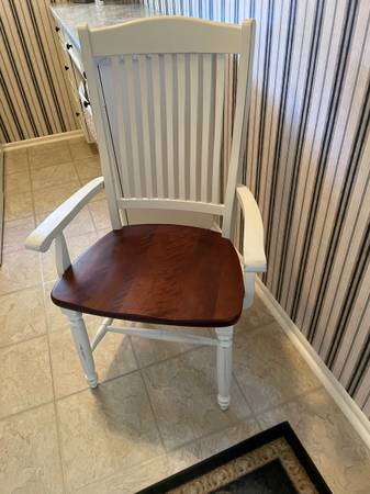 Large and wide arm chair 1