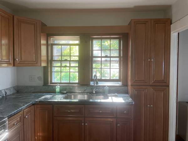 $1,700 / 2br - Quiet, 4+ room apartment (East Kingston)63932059965442120