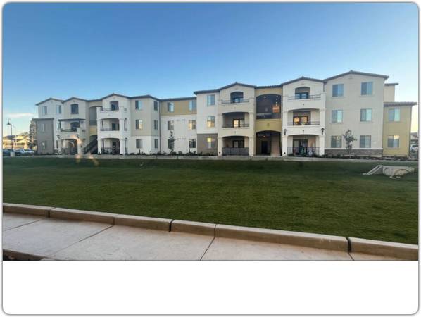 $3,522 / 4br - 1389ft2 - The right place for you! Beautiful 4 bed / 2 bath - prime location! (Santa Maria - Centrally Located)63663854424195121