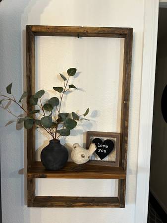 Picture frame shelving - sold as a pair 1