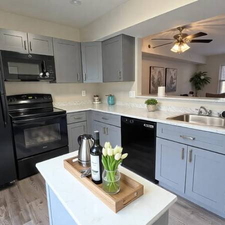 $2,199 / 3br - 1046ft2 - 3/bd 1.5/ba, Balcony, In Ashland (204 Kings Arms Street, Ashland, VA)64027111500930122