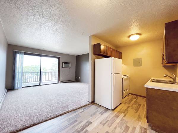 $825 / 2br - 620ft2 - Heat Paid, Lawn Care and Snow Removal, 2BD 1BA (505 Park Street, Minot, ND)63848522122883121