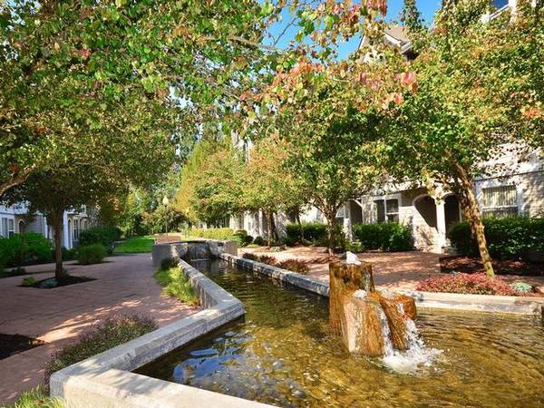 $3,722 / 2br - 1393ft2 - Ceiling Fans, Sparkling Pool & Spa, Free Wi-Fi In Amenity Areas (Redmond)63850641352321123