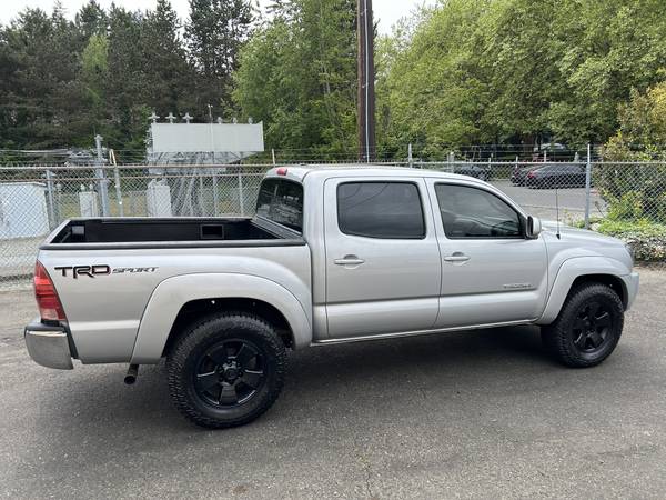 2011 Toyota Tacoma Double Cab SR5 TRD Sport 4WD V6 --Auto, Clean title - $23,950 (kirkland)63613916609923123