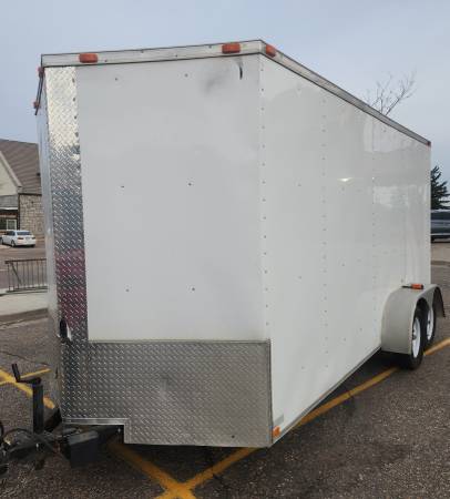 2011 Enclosed trailer 1