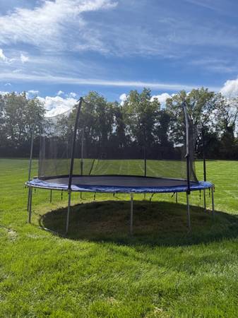 15’ Skywalker Trampoline 1